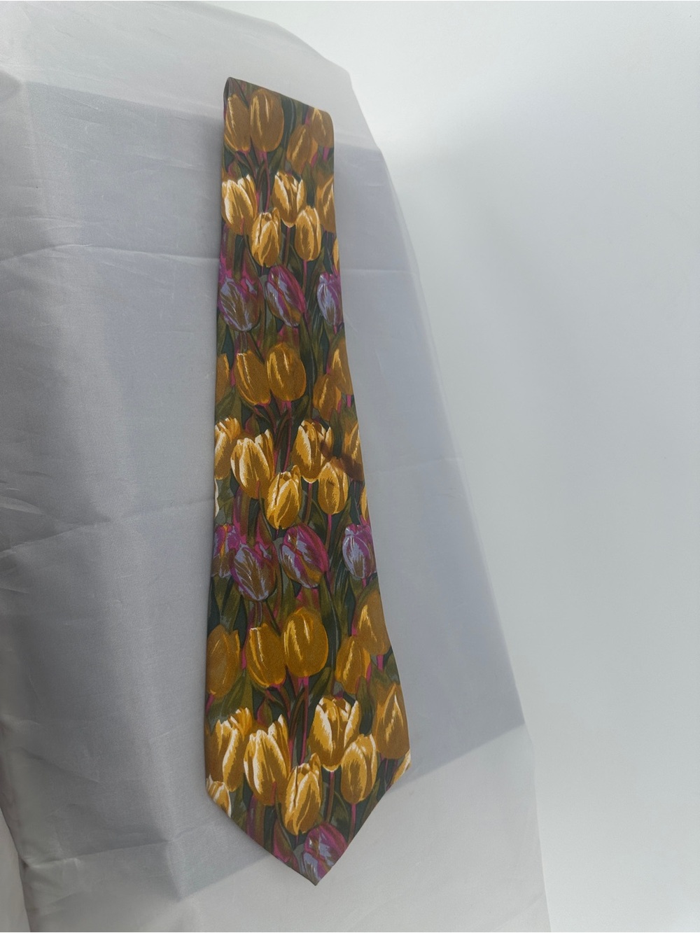 Gold and purple tulips silk tie